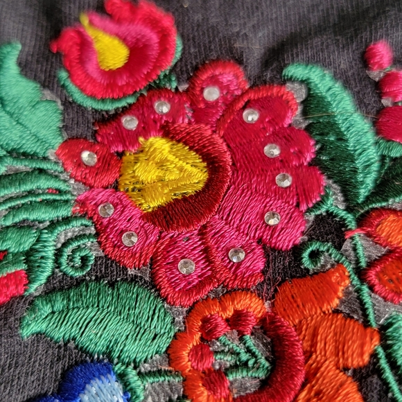 Valentine's Day embroidered T-shirt with hungarian Kaocsa Design and rhinestones - Picture 9 of 12